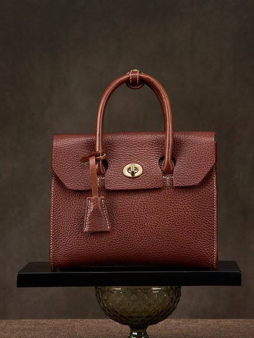 ტყავის ჩანთები