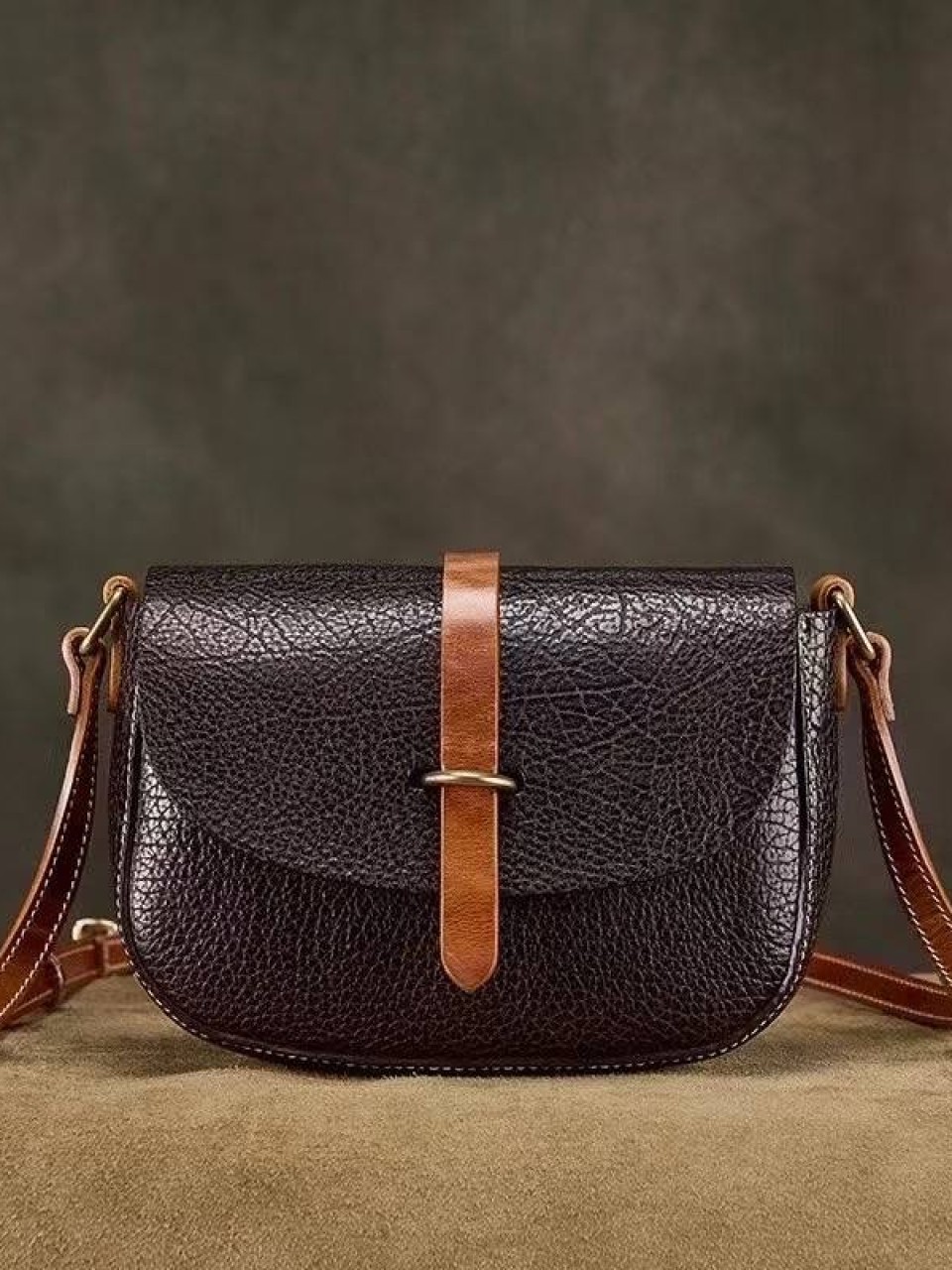 ტყავის ჩანთები