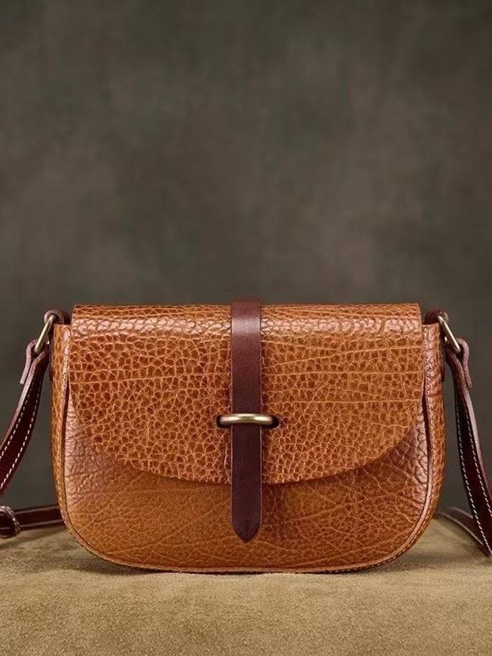 ტყავის ჩანთები