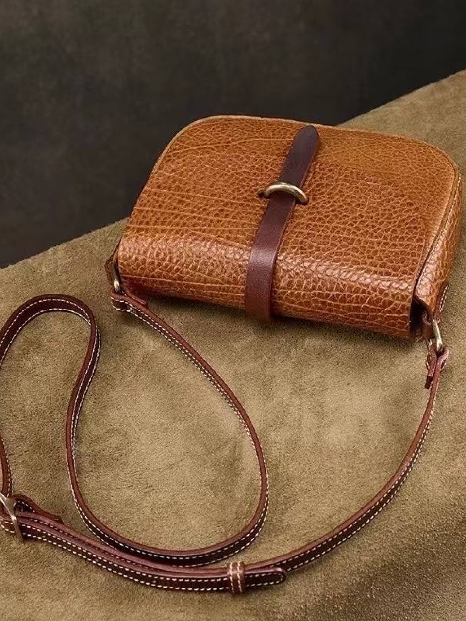 ტყავის ჩანთები