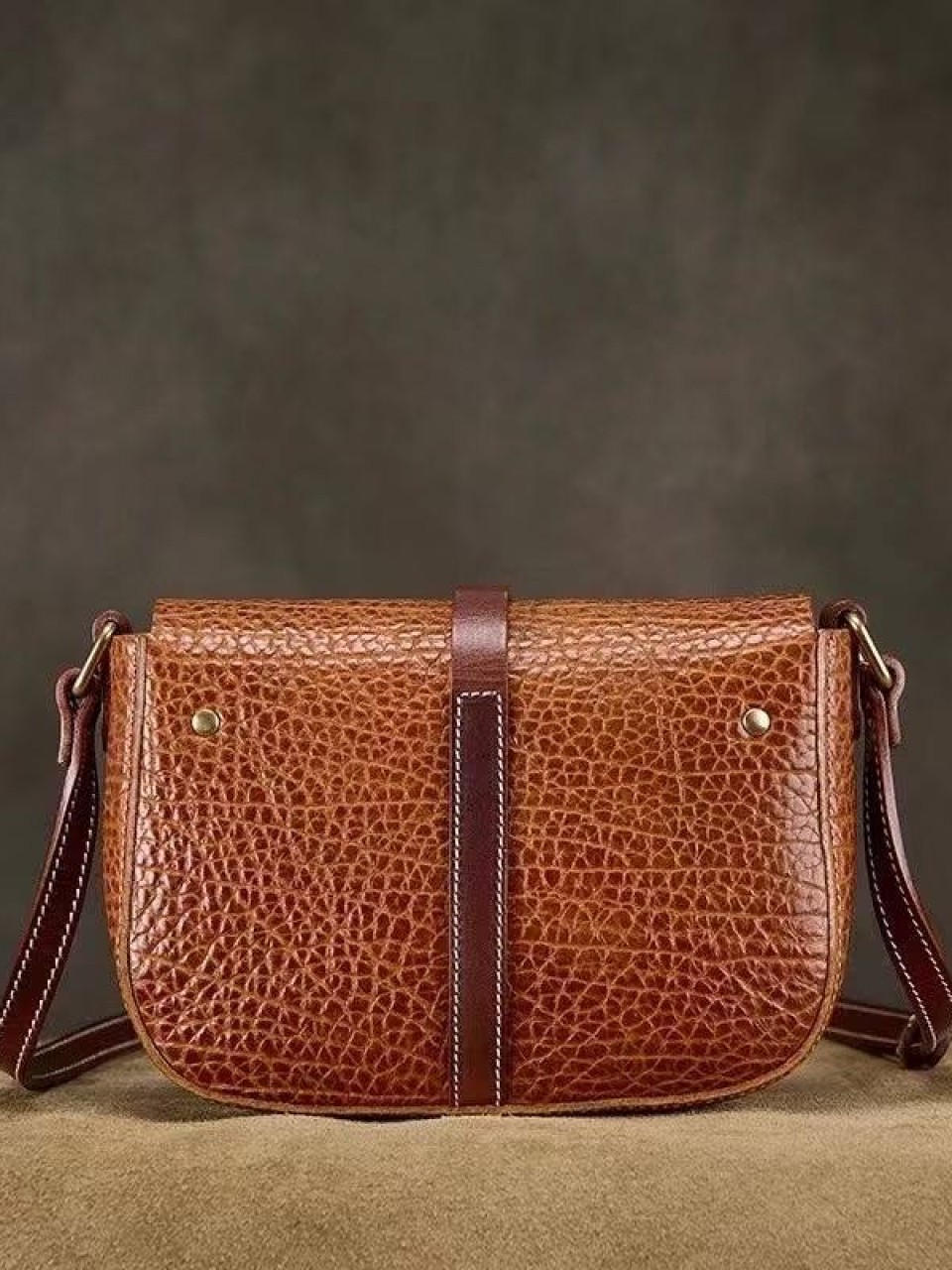 ტყავის ჩანთები