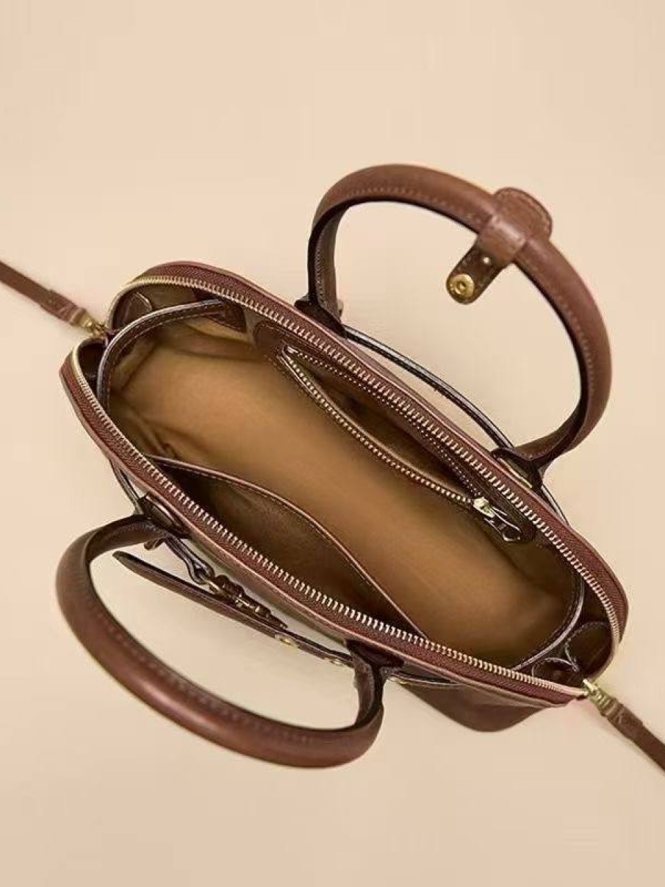 ტყავის ჩანთები