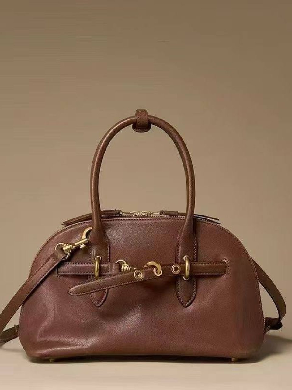 ტყავის ჩანთები