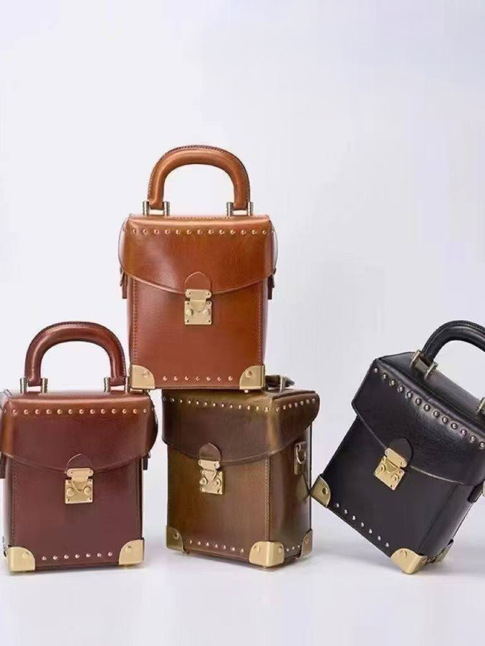 ტყავის ჩანთები