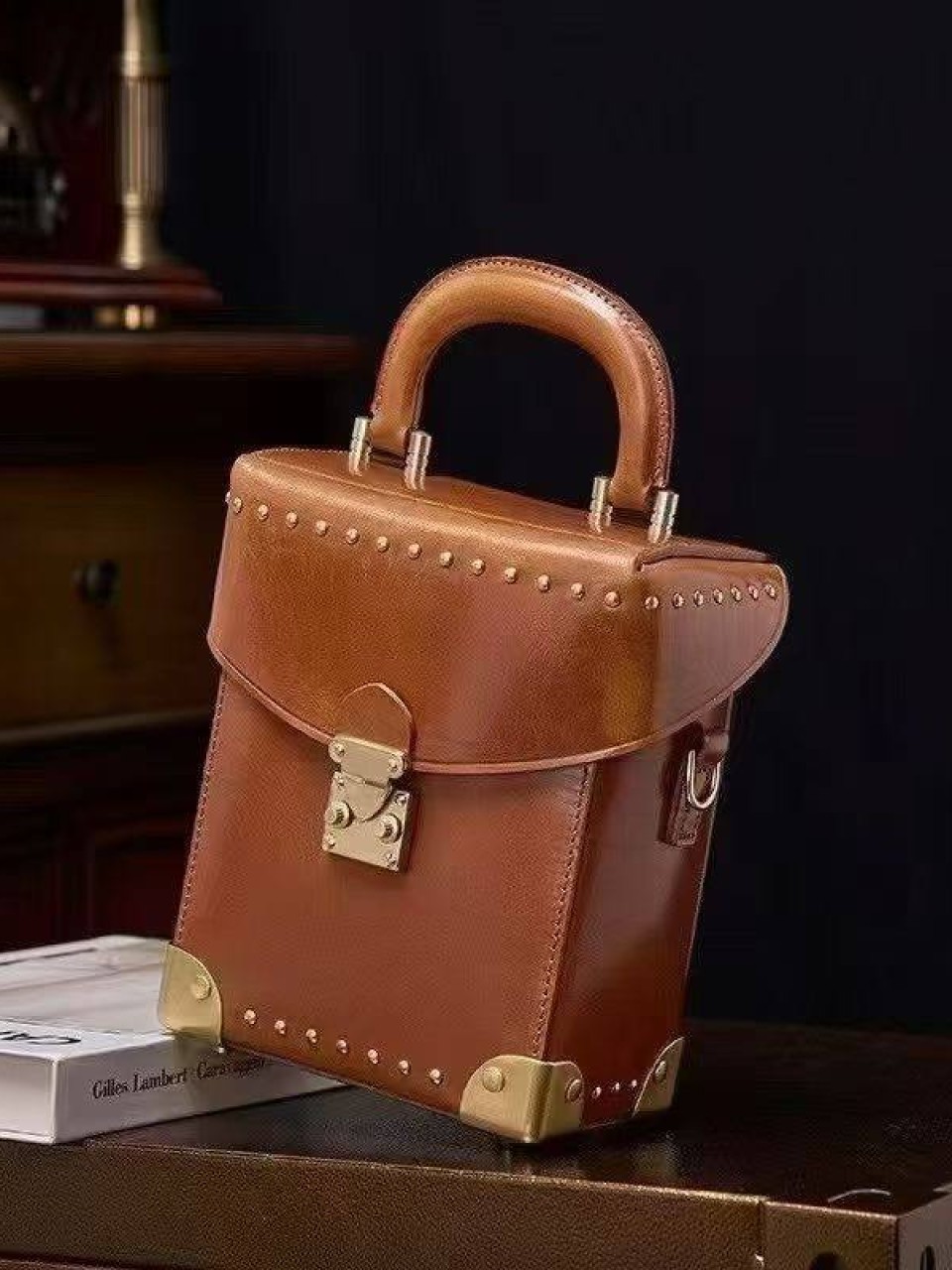 ტყავის ჩანთები