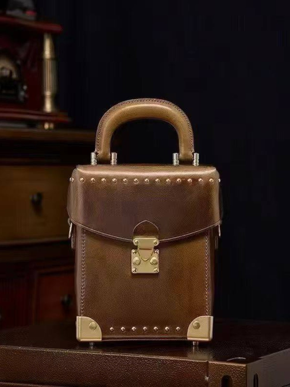 ტყავის ჩანთები