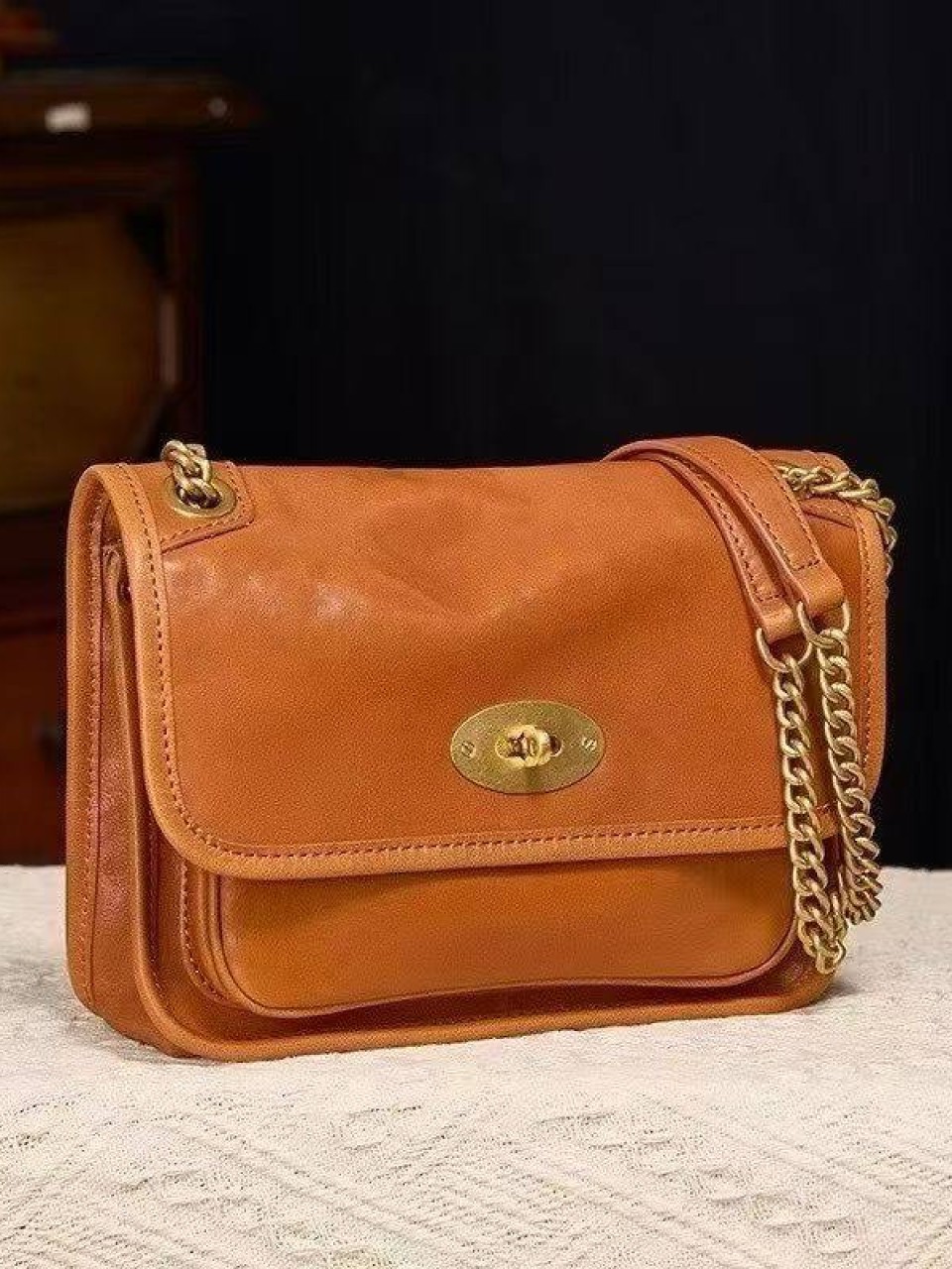 ტყავის ჩანთები