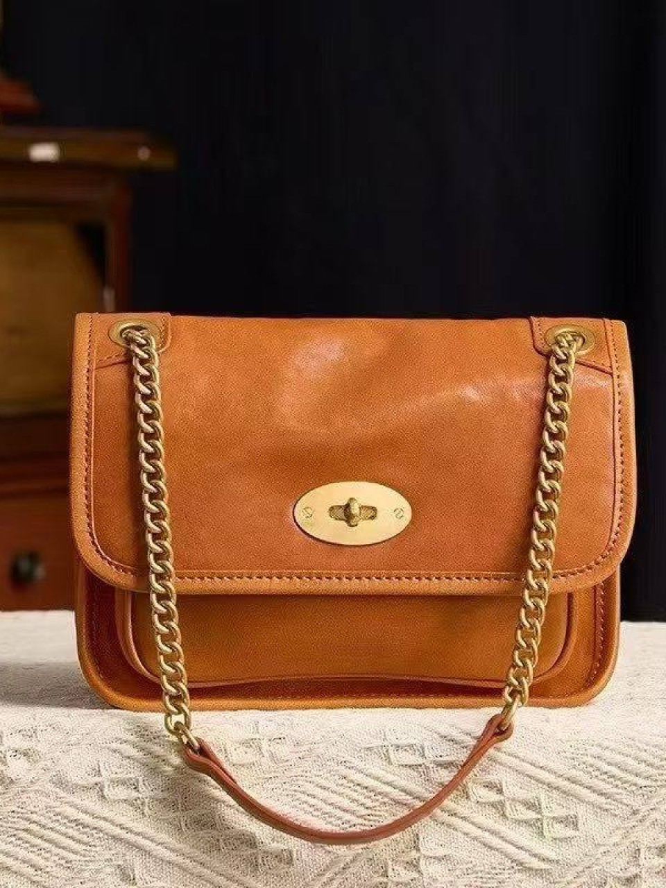 ტყავის ჩანთები