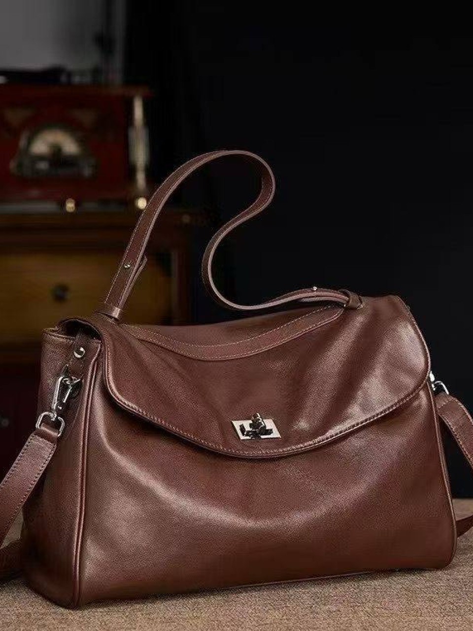 ტყავის ჩანთები