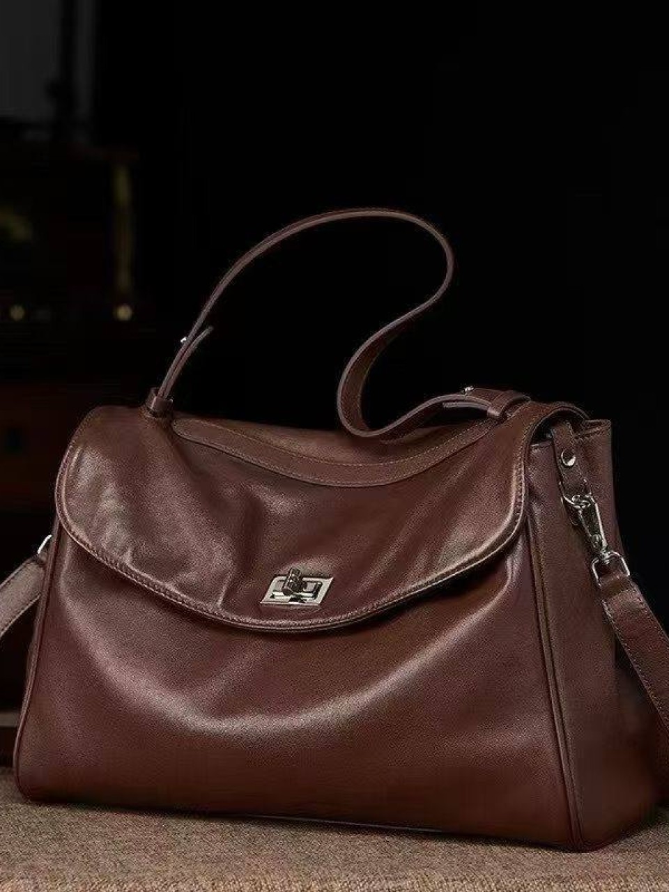 ტყავის ჩანთები