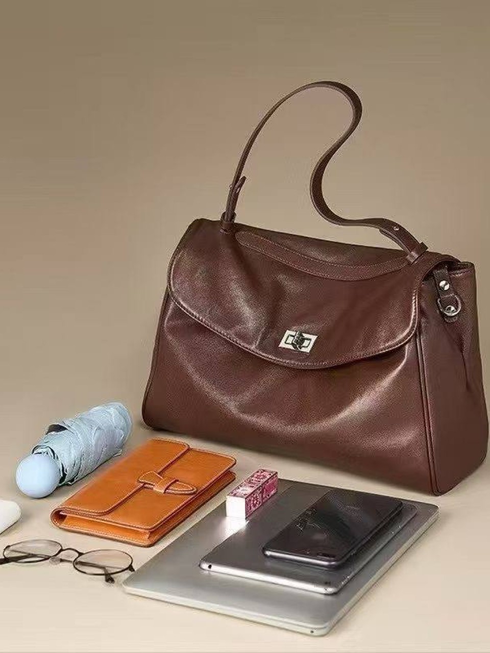 ტყავის ჩანთები