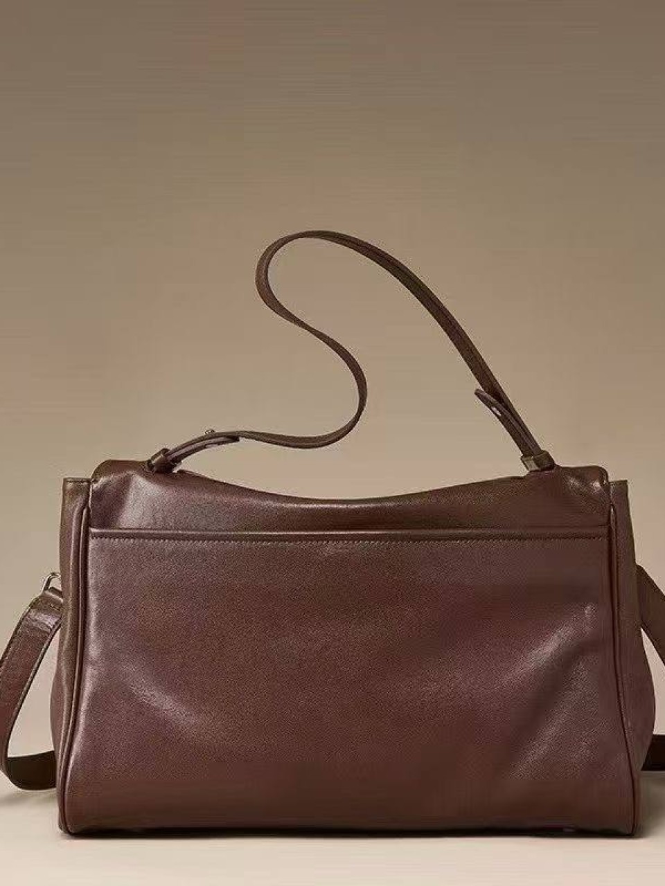 ტყავის ჩანთები