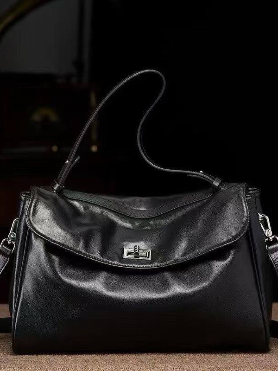 ტყავის ჩანთები