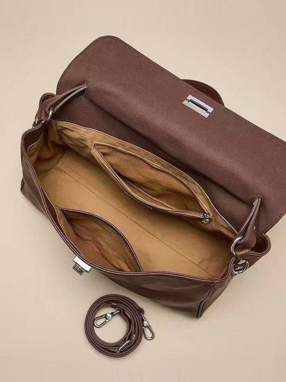 ტყავის ჩანთები