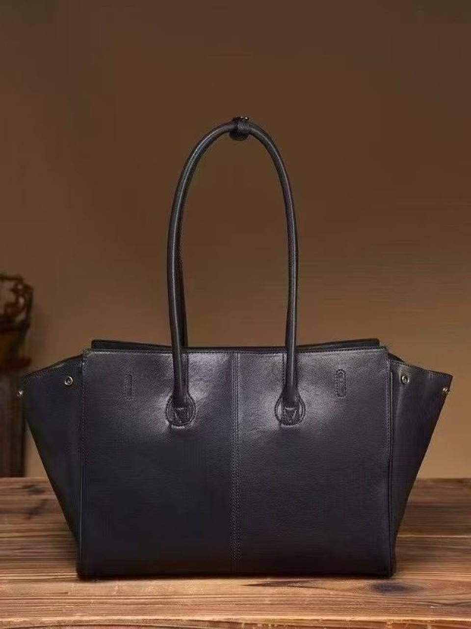 ტყავის ჩანთები