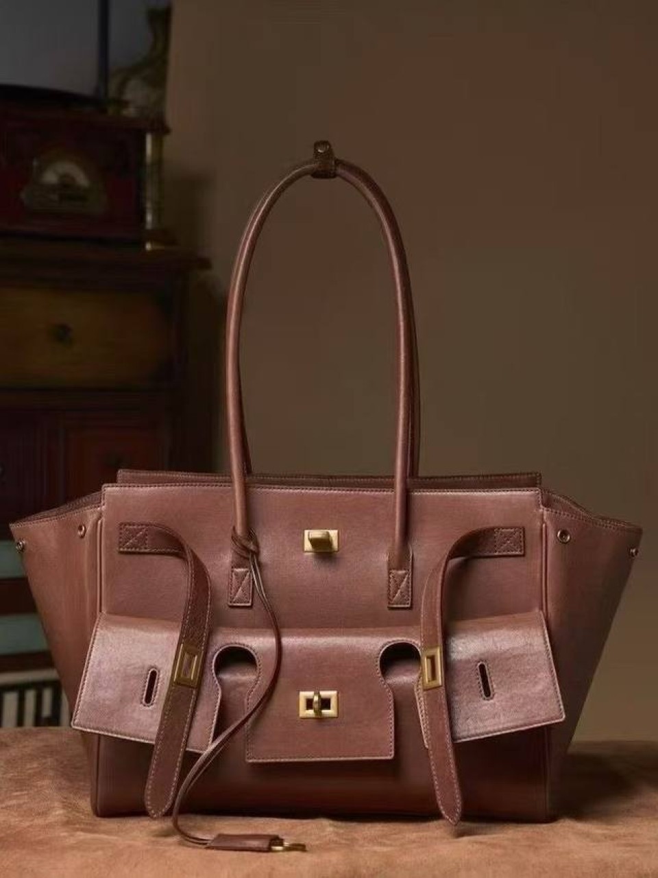 ტყავის ჩანთები