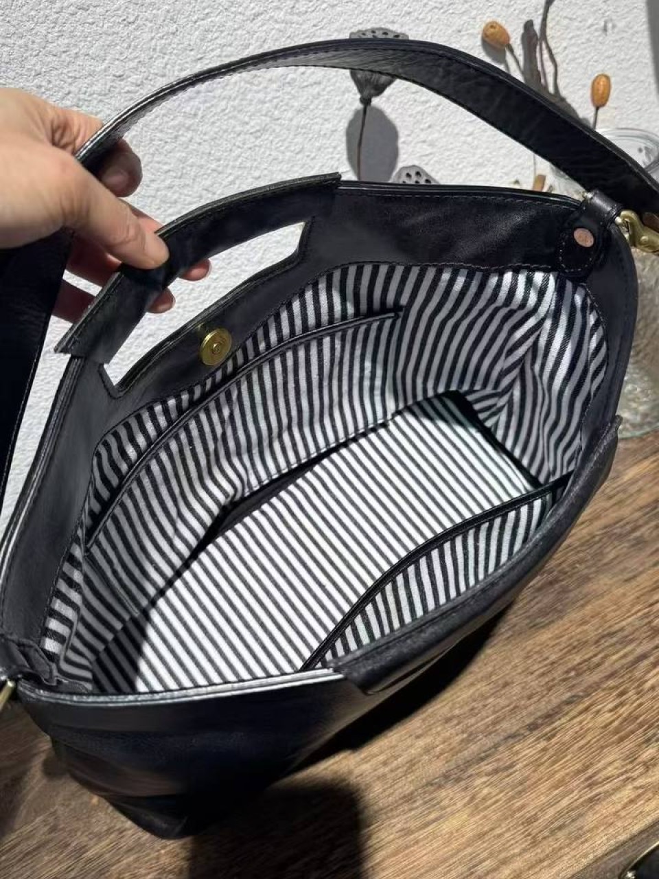 ტყავის ჩანთები