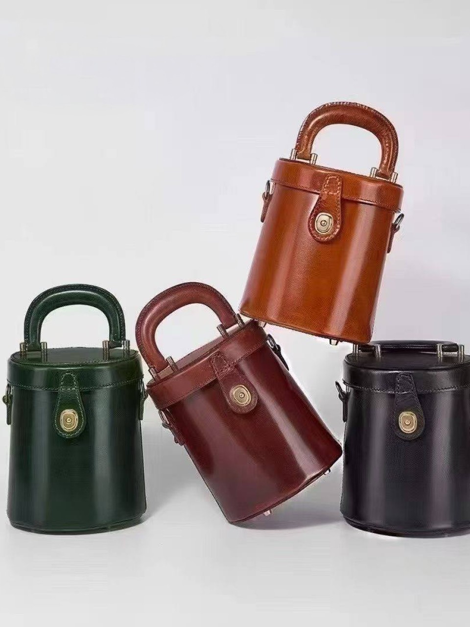 ტყავის ჩანთები