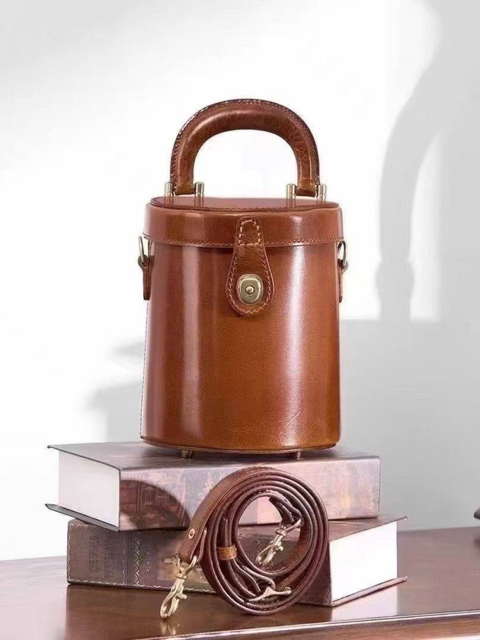 ტყავის ჩანთები