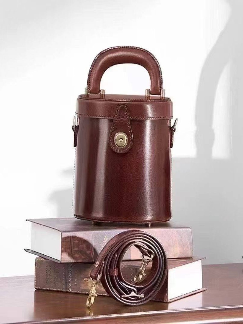 ტყავის ჩანთები