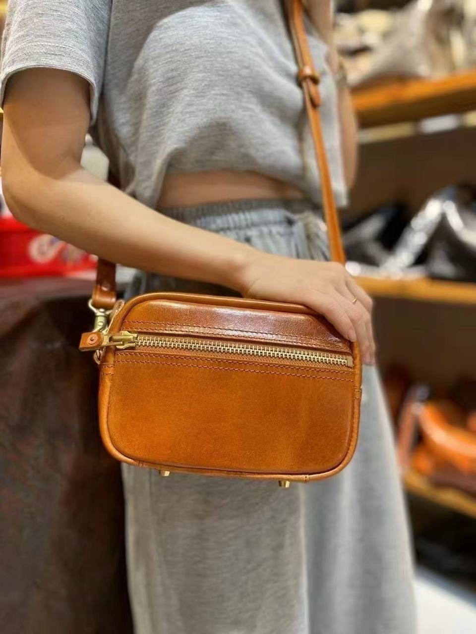 ტყავის ჩანთები