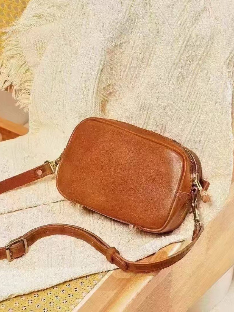 ტყავის ჩანთები