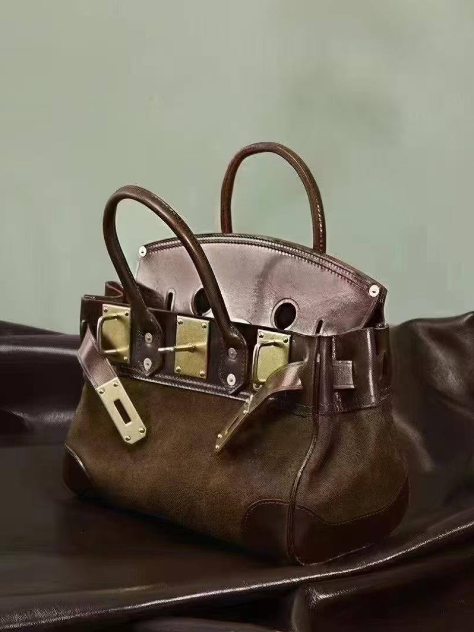 ტყავის ჩანთები