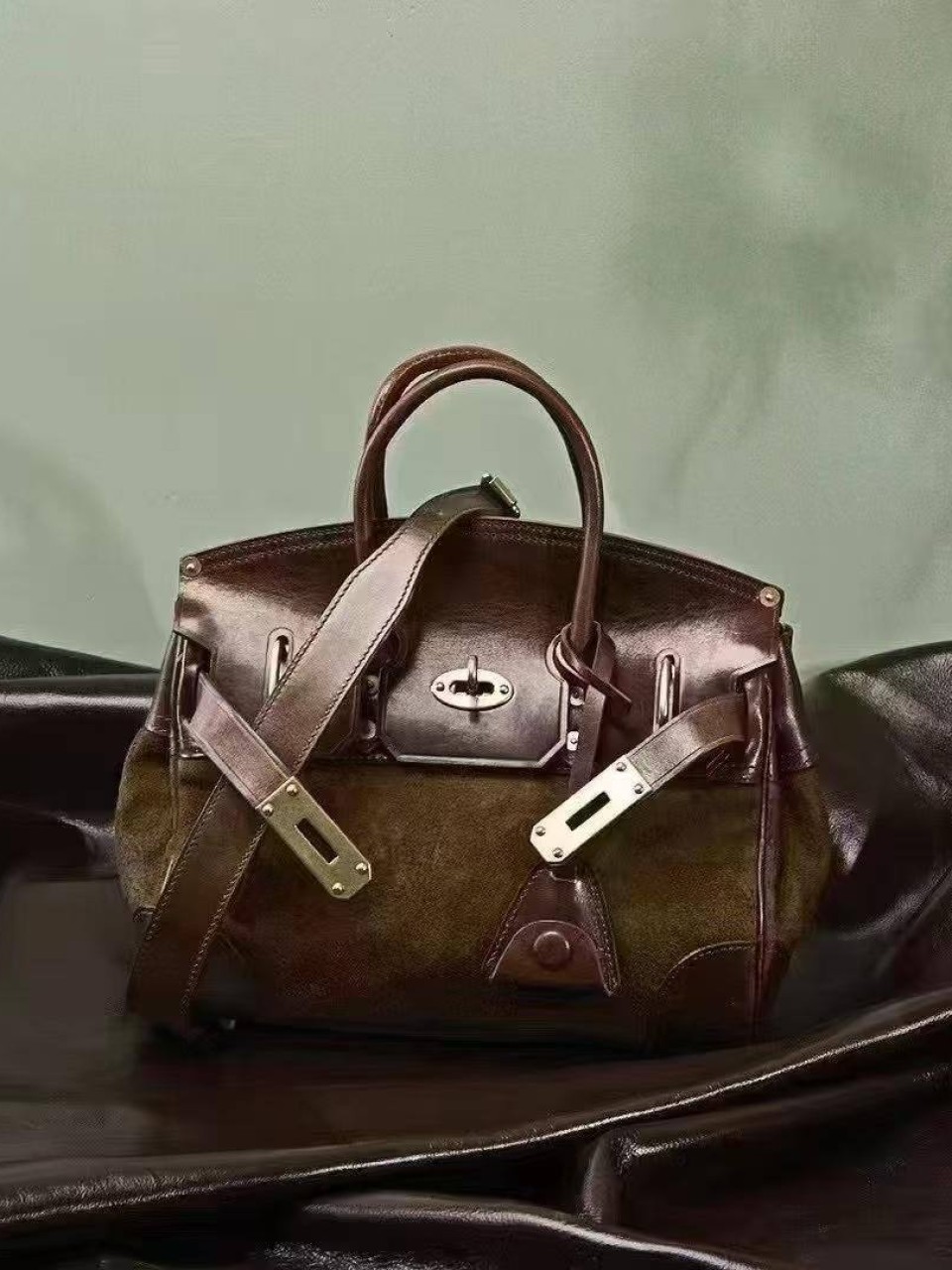 ტყავის ჩანთები