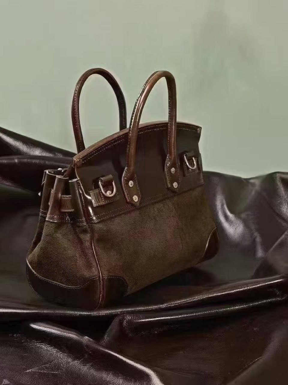 ტყავის ჩანთები