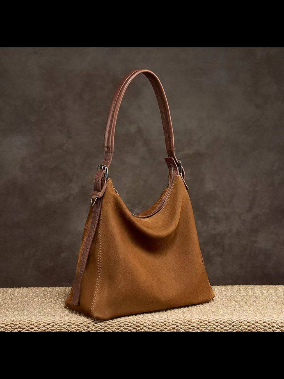 ტყავის ჩანთები