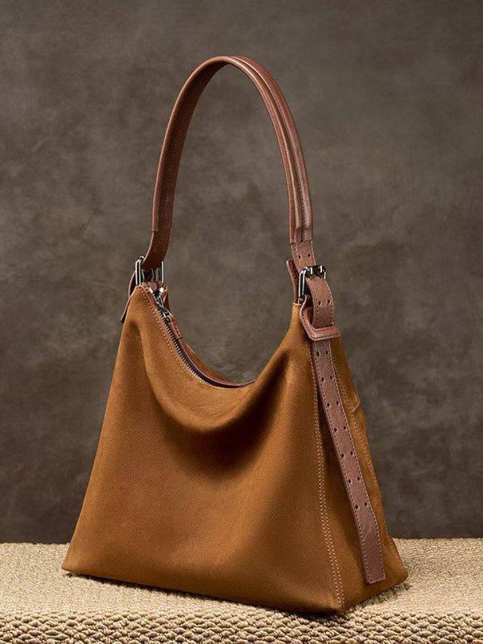 ტყავის ჩანთები