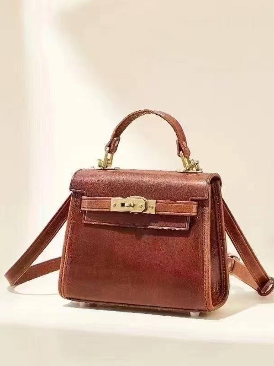 ტყავის ჩანთები