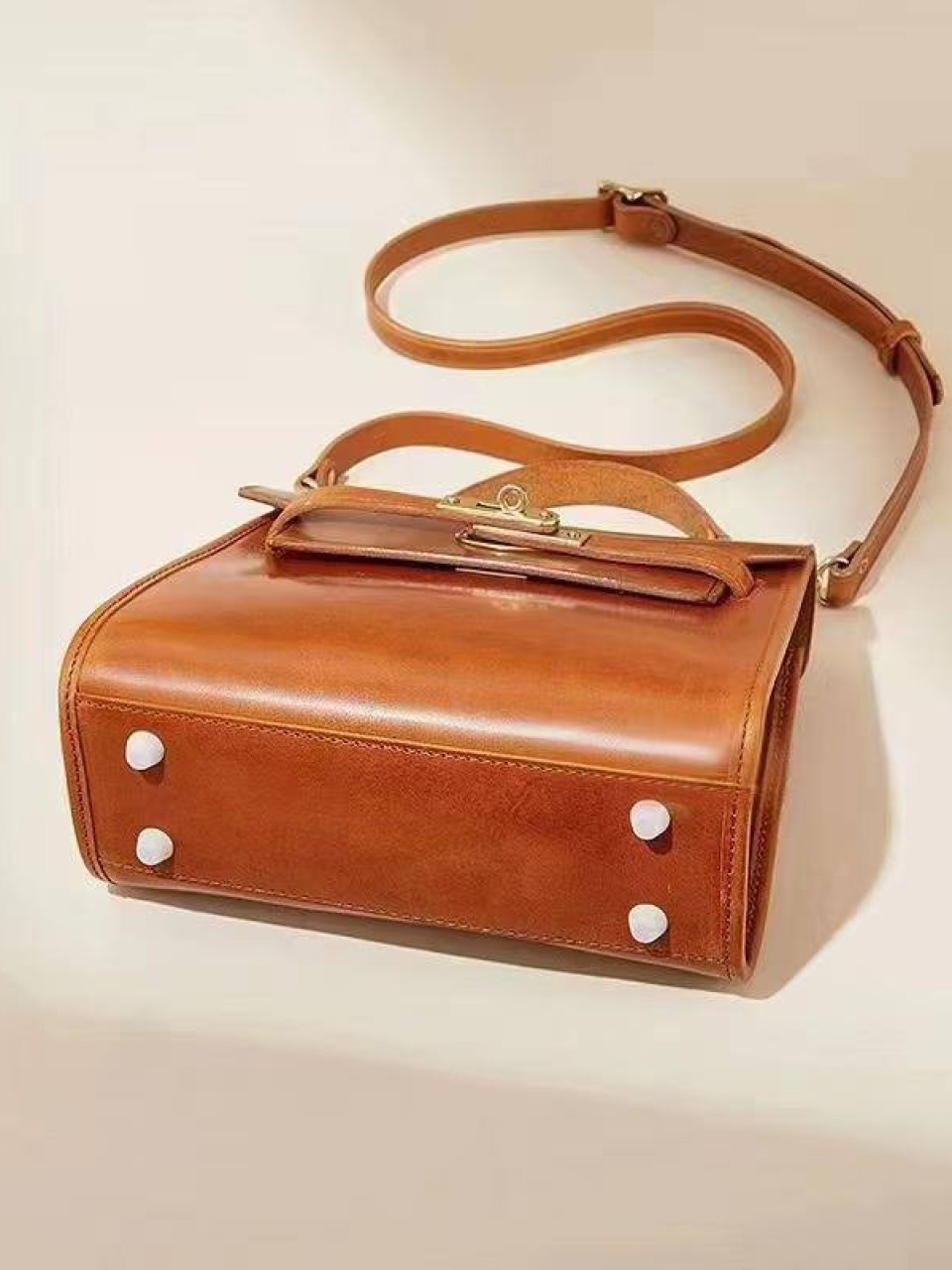 ტყავის ჩანთები