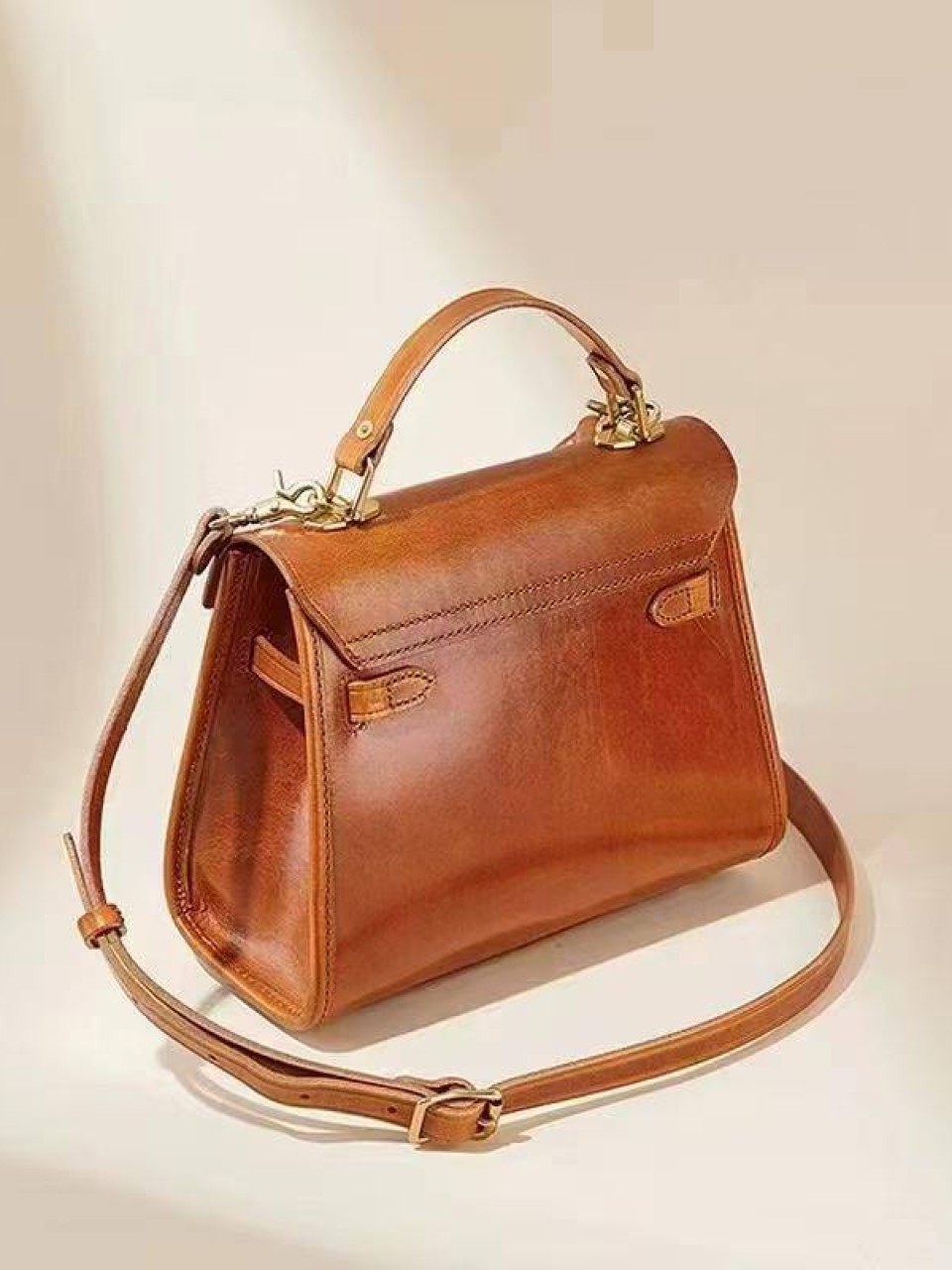 ტყავის ჩანთები