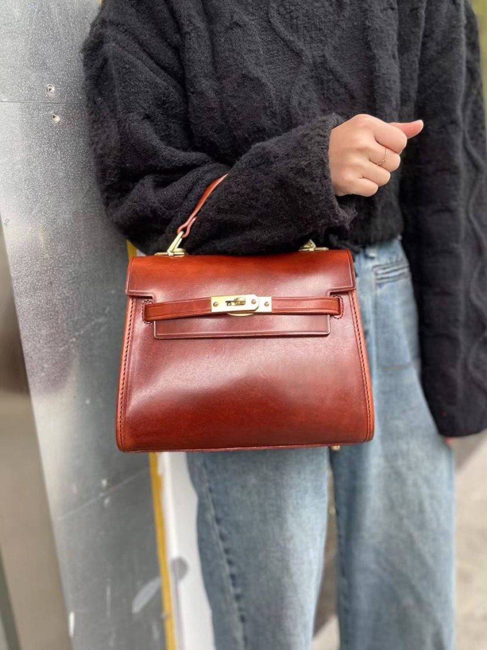 ტყავის ჩანთები