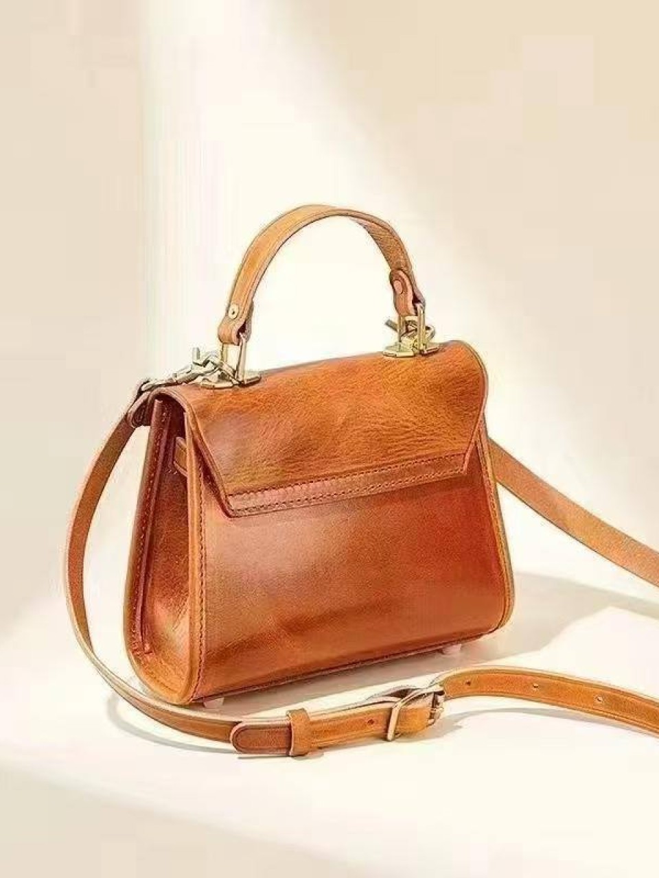 ტყავის ჩანთები