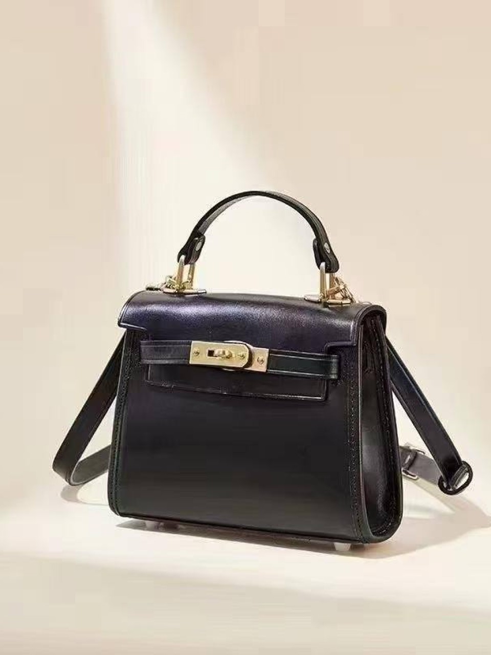 ტყავის ჩანთები