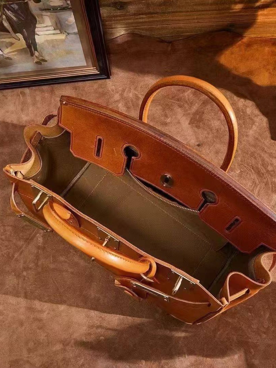 ტყავის ჩანთები