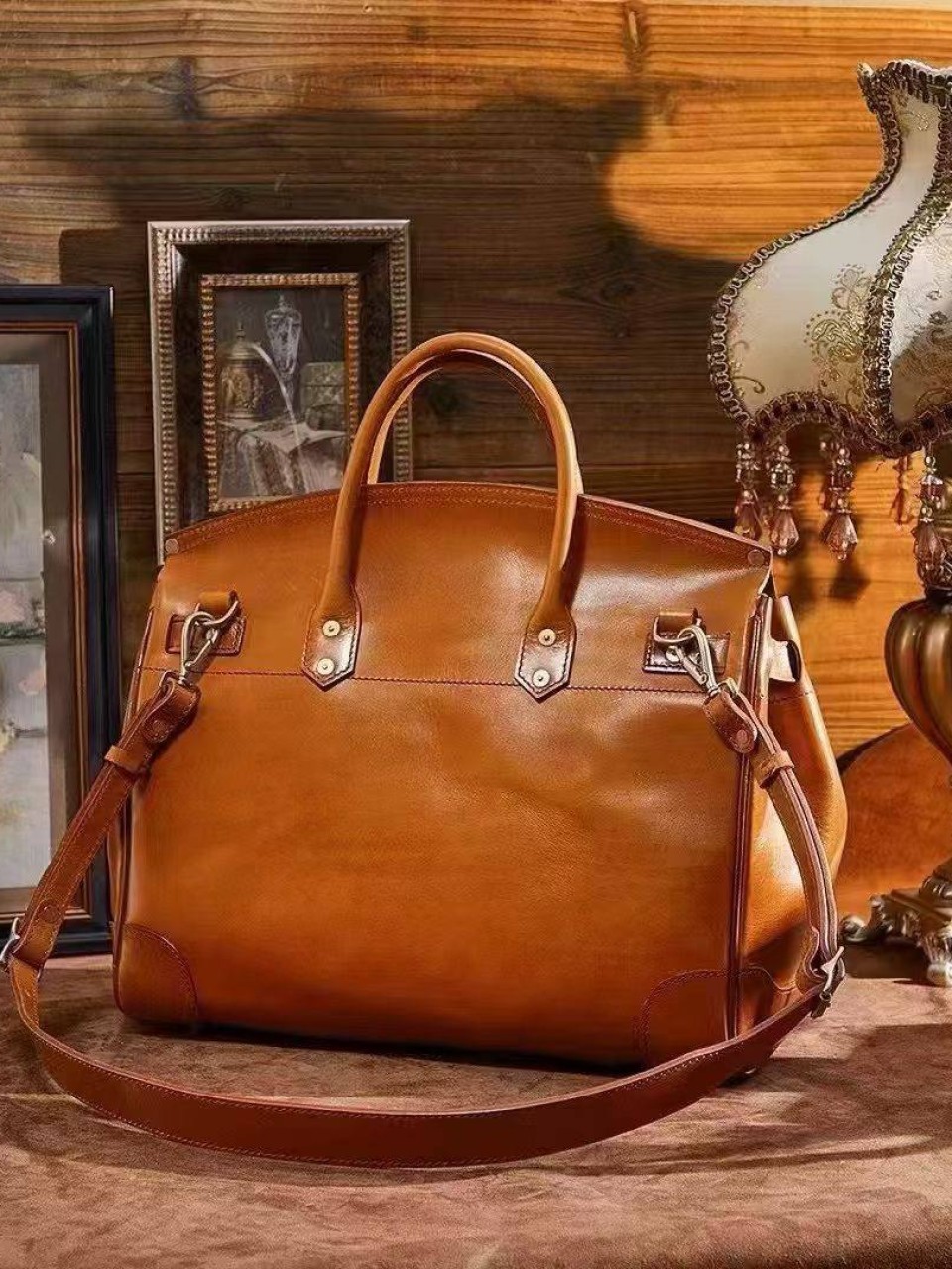 ტყავის ჩანთები