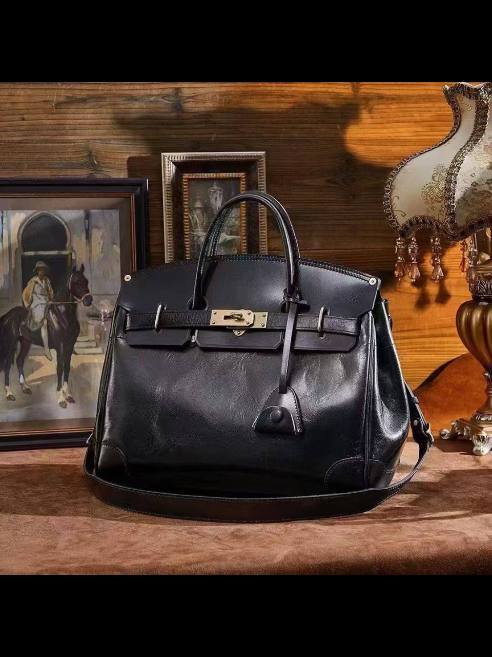 ტყავის ჩანთები