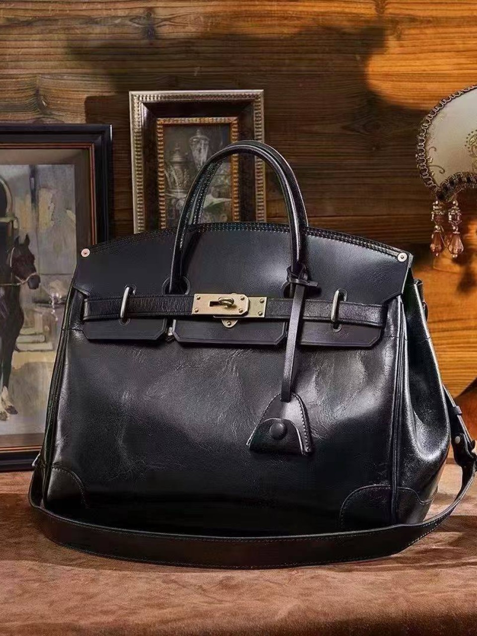 ტყავის ჩანთები