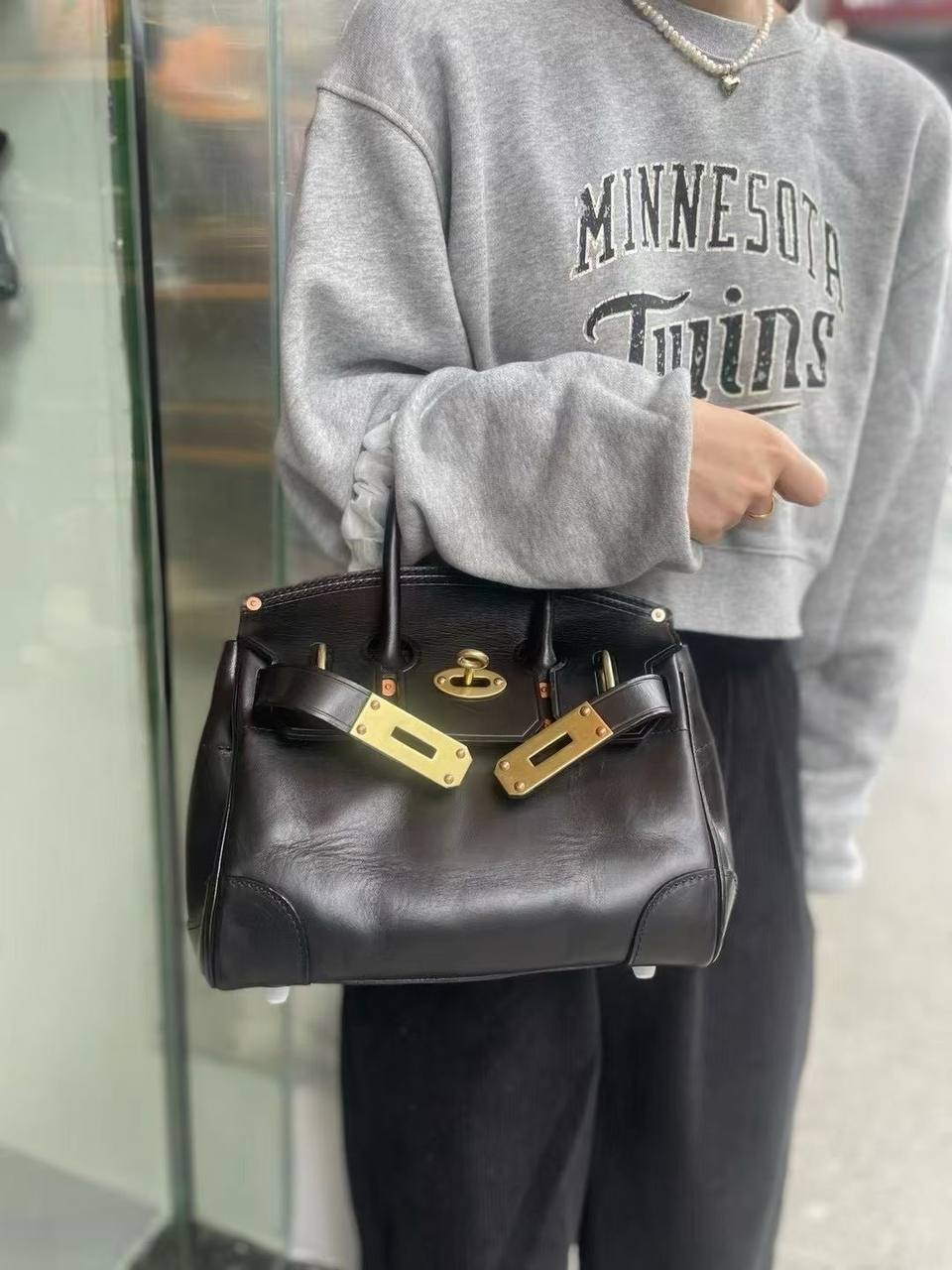 ტყავის ჩანთები