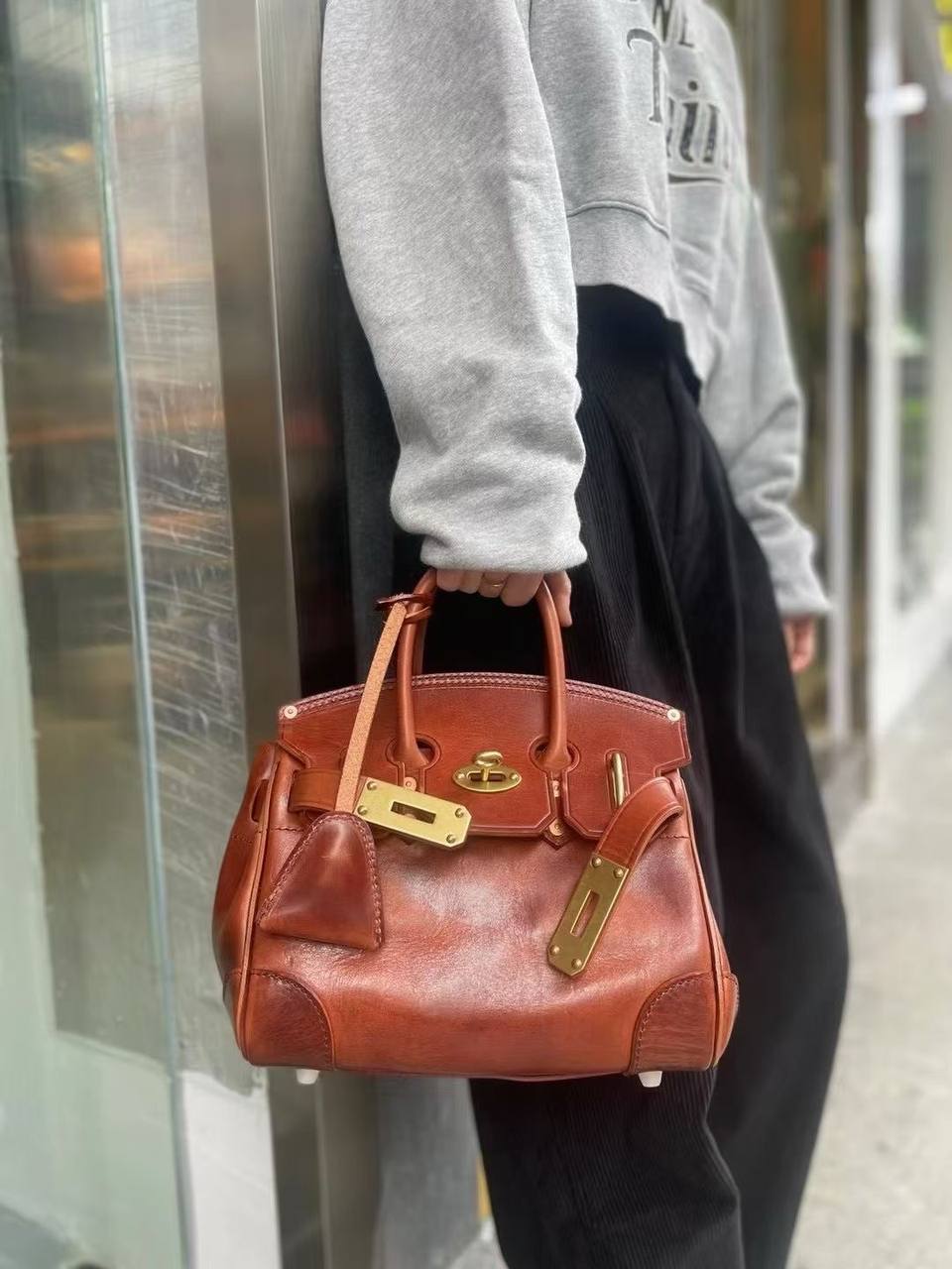 ტყავის ჩანთები