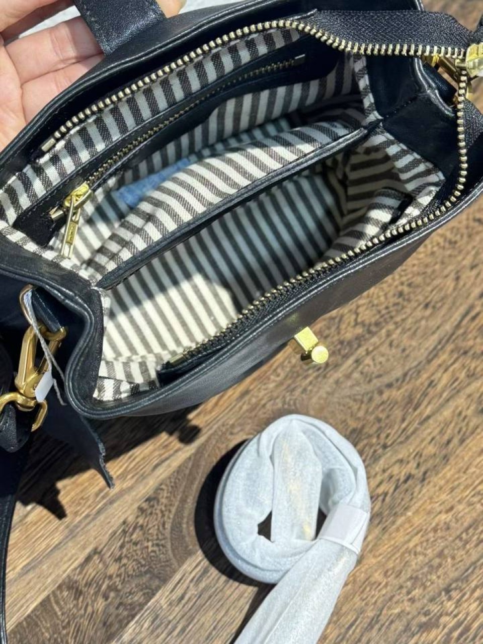 ტყავის ჩანთები