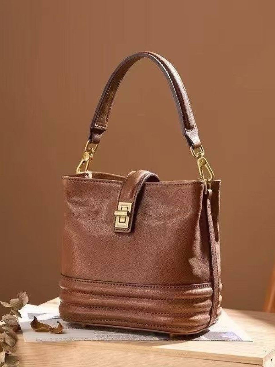 ტყავის ჩანთები