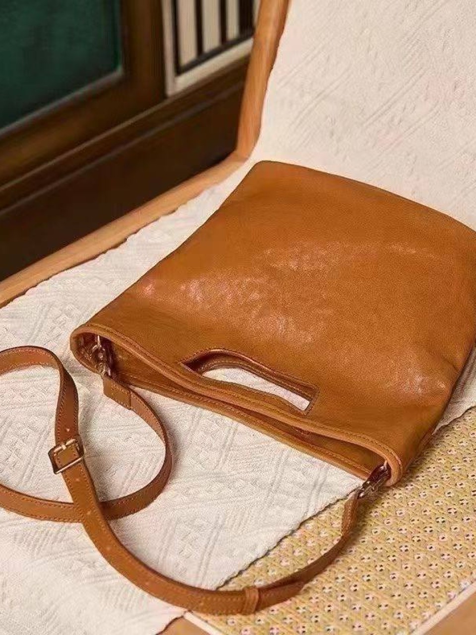 ტყავის ჩანთები