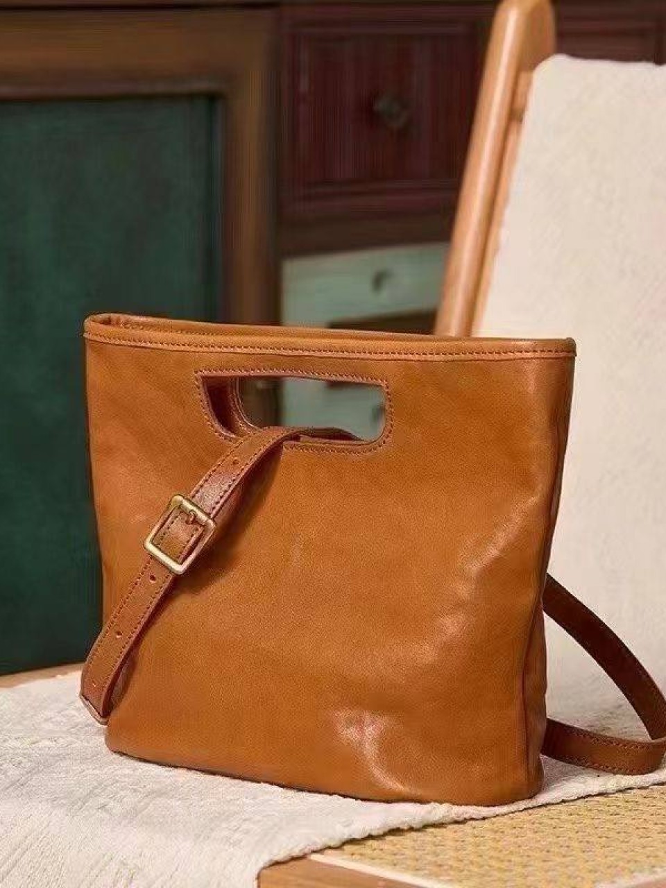 ტყავის ჩანთები