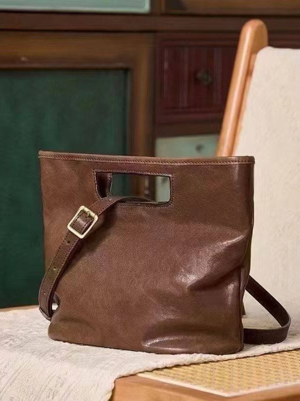 ტყავის ჩანთები