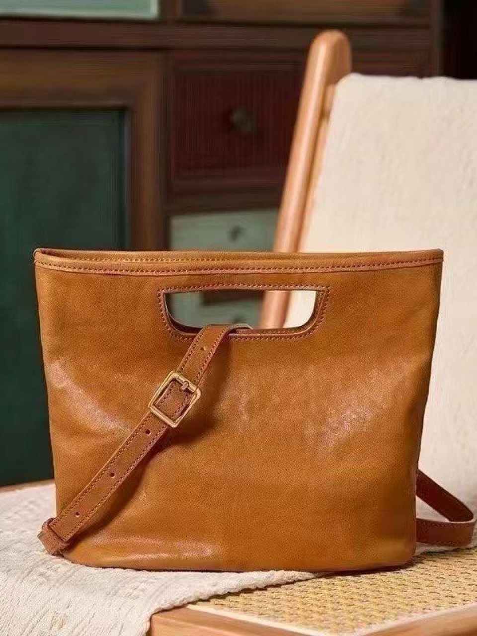 ტყავის ჩანთები