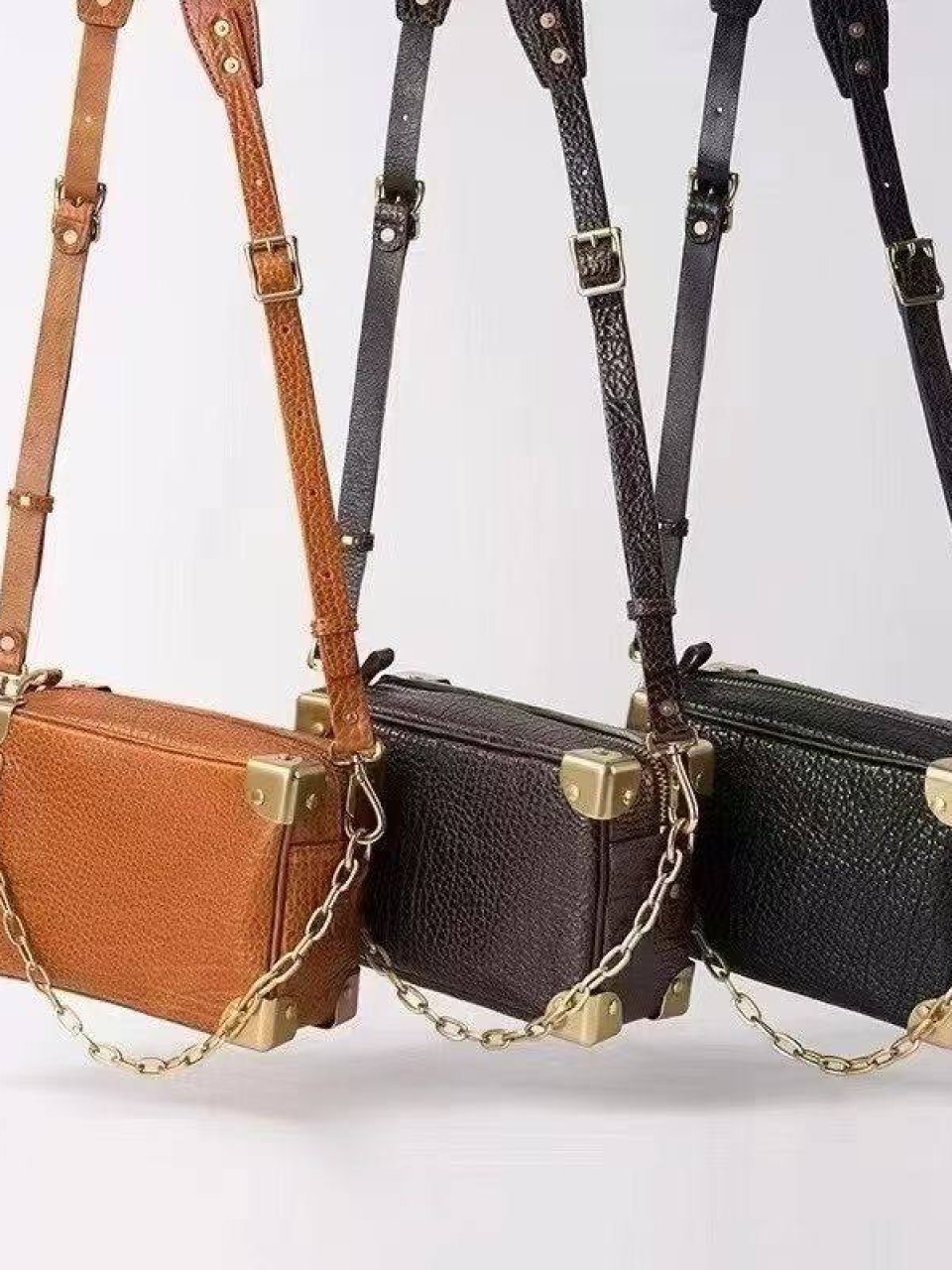 ტყავის ჩანთები